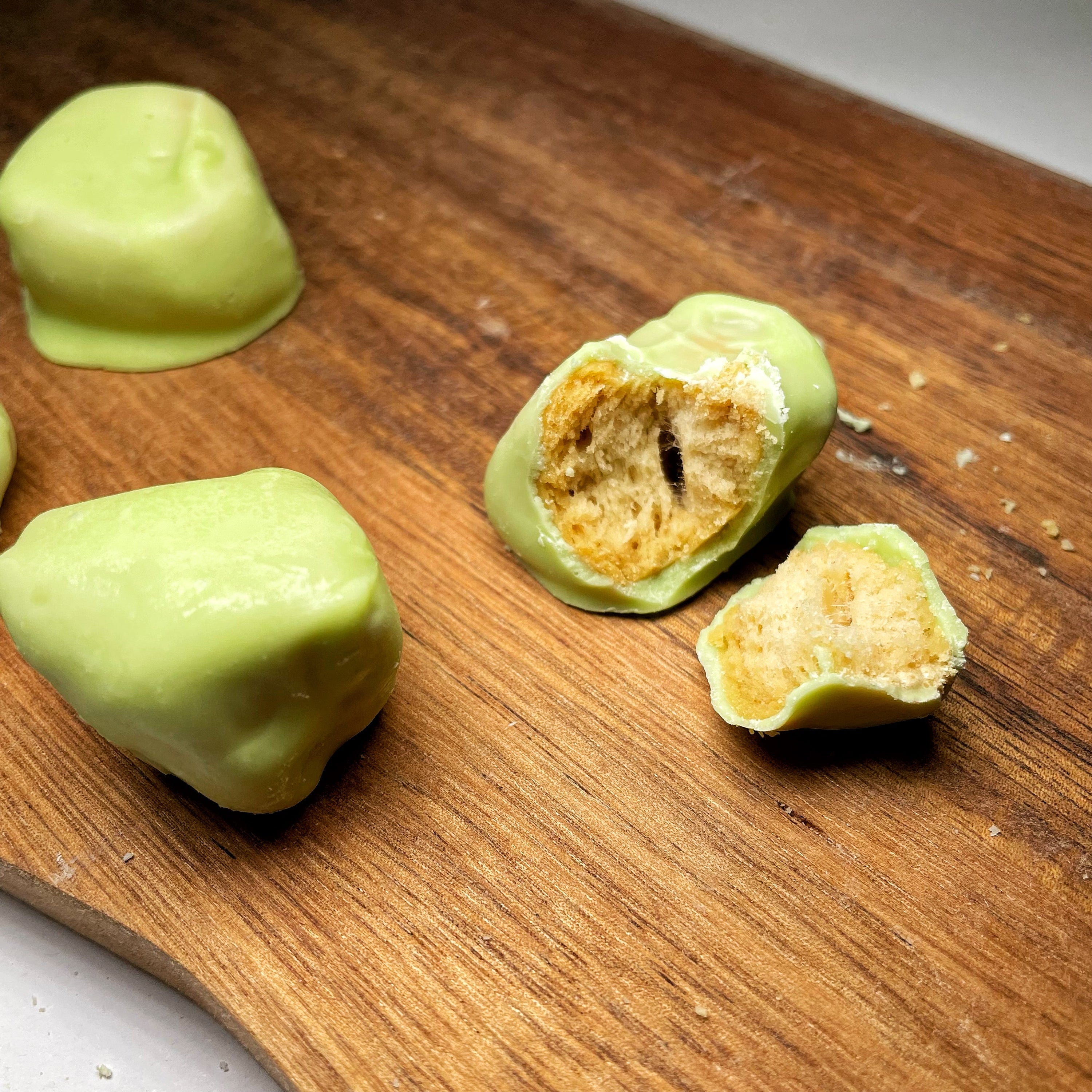 Tarallo Praline Covered with Lemon Chocolate 100g