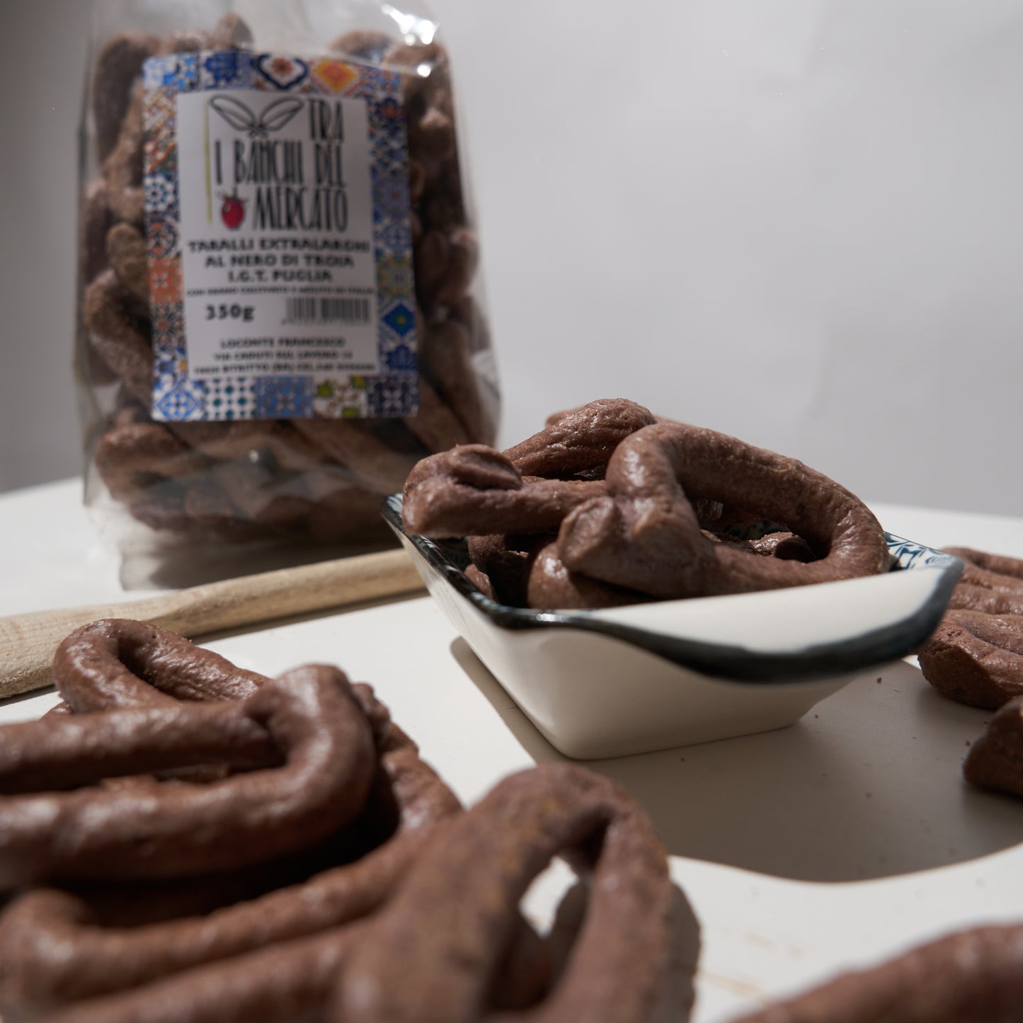 Taralli al Nero di Troia I.G.T. con Farine Italiane senza lievito 350gr